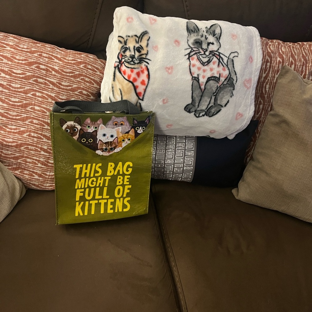 ALL CAT LOVERS- Issa Cat call